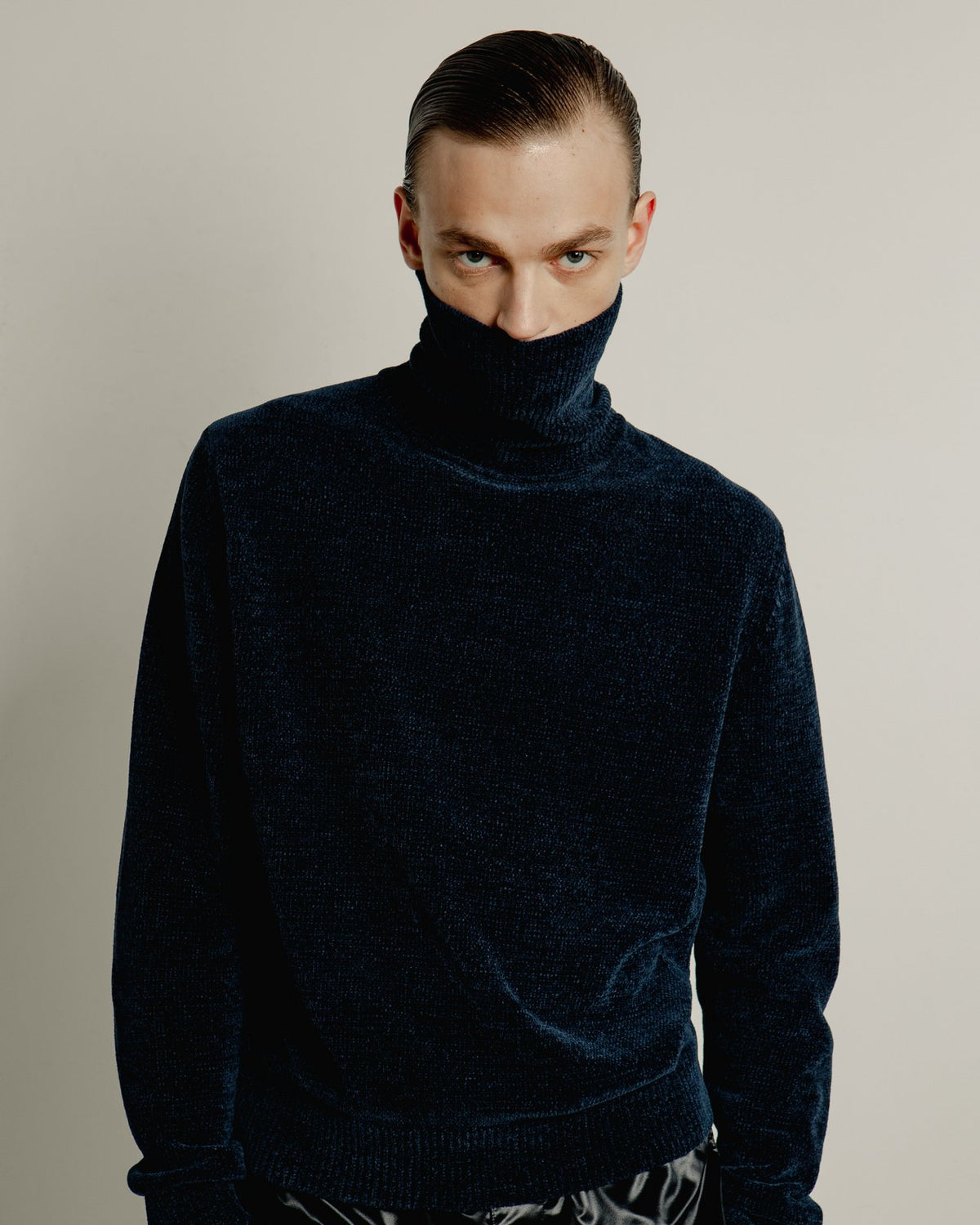 ROLL NECK PLAIN CHENILLE VELOURS
